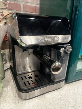 Gourmia 8-in-1 One-Touch Espresso Maker, Sealed, 15-Bar Pump, Auto Frothing